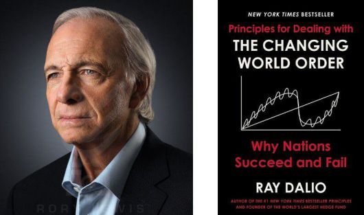 세계 최대 헤지펀드인 브리지워터 어소시에이츠 창업자인 레이 달리오(왼쪽)와 그가 2021년 12월에 출간한 국제관계 전문서. 1949년 미국에서 태어난 달리오는 하버드대 경영대학원을 졸업했으며 2012년 미국 타임(TIME)지의 '세계에서 가장 영향력 있는 100인'에 선정됐다.