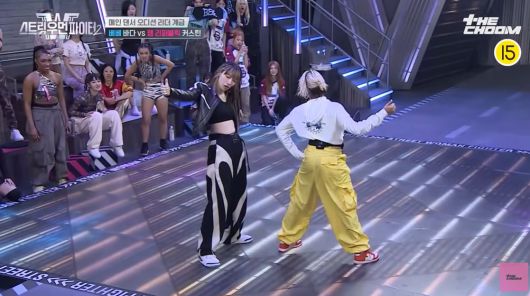 ‘스트릿 우먼 파이터2′에서 댄서 바다(왼쪽)와 커스틴이 메인 댄서 자리를 놓고 대결하고 있다./엠넷