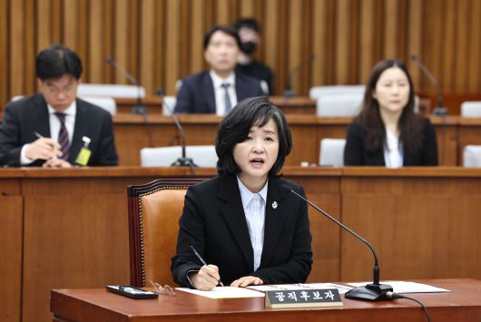 신숙희 대법관 후보자가 27일 오전 서울 여의도 국회에서 열린 인사청문특별위원회 인사청문회에 출석해 질의에 답변하고 있다./뉴스1