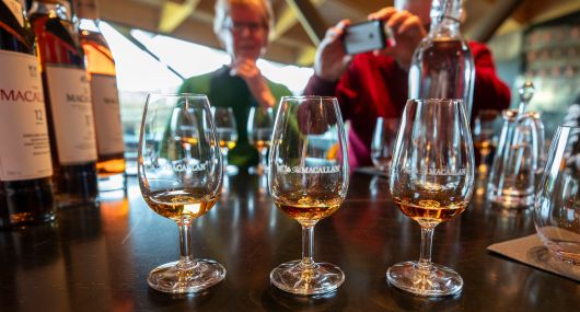 맥캘란 증류소의 테이스팅 룸. (왼쪽부터)맥캘란 12년 컬러 컬렉션, 15년 더블 캐스크, 18년 셰리 오크. 2024.1.25 /김지호 기자