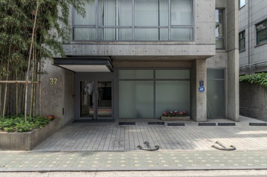 독일 갤러리 마이어 리거가 서울 삼성동에 상륙한다. 사진은 9월 3일 개관하는 서울 지점 외관. 첫 전시로 호르스트 안테스 개인전이 열린다. /마이어 리거