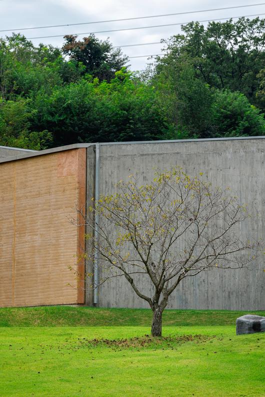 한국 현대미술사의 거장 고암 이응노의 생가와 기념관이 자리한 홍성 '이응노의 집'. 건축과 조경의 조화가 한 폭의 그림이 된다. / 이건송 영상미디어 기자