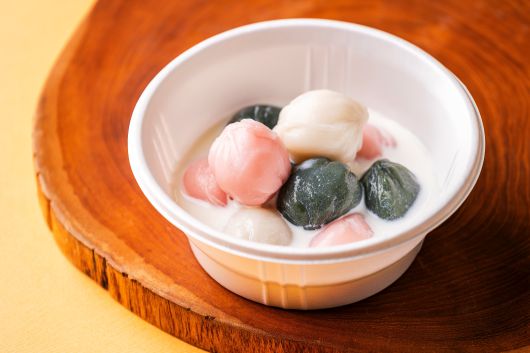 반드시 갓 만든 따끈한 꿀떡일 필요는 없다. 언제 얼린 건지 기억도 나지 않는 냉동실 안 딱딱한 꿀떡도 OK. /양수열 영상미디어 기자