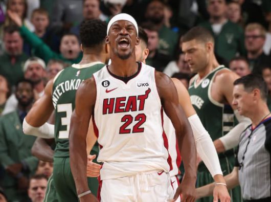 트레이드로 커리의 골든스테이트 워리어스에 합류한 전 마이애미 히트 에이스 지미 버틀러. / X