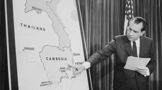 리처드 닉슨 제37대 미국 대통령은 1969년 7월 25일 미국령 괌(Guam)에서 백악관 기자들에게 "아시아의 안보는 아시아 국가들이 책임져야 한다. 아시아에 대한 군사적 개입을 반복하지 않겠다"는 이른바 '닉슨 독트린'을 발표했다./SNS