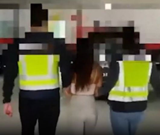 고메즈가 연행되고 있다. /스페인 경찰