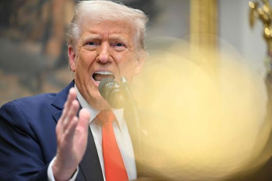 도널드 트럼프 미국 대통령이 3일(현지 시각) 워싱턴 DC 백악관 루즈벨트 룸에서 기자회견을 하고 있다. /AFP 연합뉴스