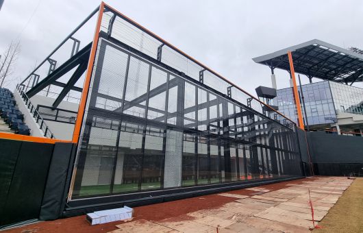 우측 외야에 설치된 8m 높이의 몬스터 월. 한국 KBO리그에서는 볼 수 없던 특색 있는 명물이 될 것이다. /신현종 기자