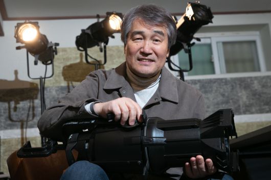 올해 제35회 이해랑연극상을 받는 김창기 조명 디자이너. /장련성 기자