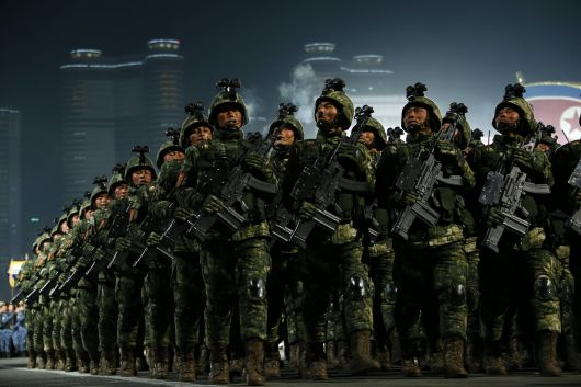 2023년 북한 열병식에서 군인들이 행진하고 있다. /뉴스1