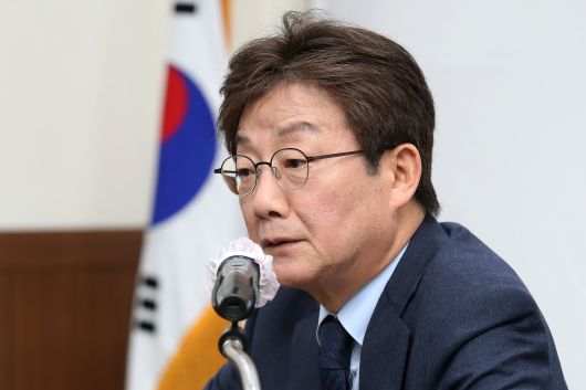 유승민 전 국민의힘 의원이 18일 오전 대구 수성구 국민의힘 대구시당에서 열린 기자간담회에 참석해 발언하고 있다. /뉴스1