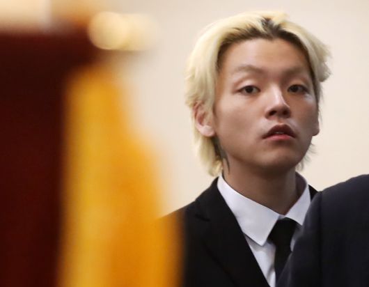 래퍼 노엘(본명 장용준)이 지난 2일 부산 해운대백병원 장례식장에 마련된 아버지 고(故) 장제원 전 국민의힘 의원의 빈소를 지키고 있다./뉴스1