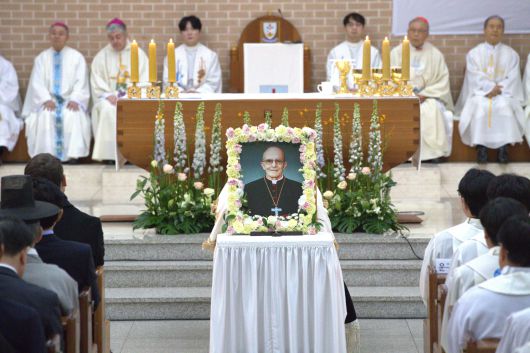 4월 14일 경북 안동시 목성동주교좌성당에서 봉헌된 두봉 주교의 장례미사./뉴스1