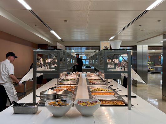 미국 워싱턴 DC의 국무부 청사 1층에 있는 카페테리아 내 샐러드 바 모습. /워싱턴=김은중 특파원