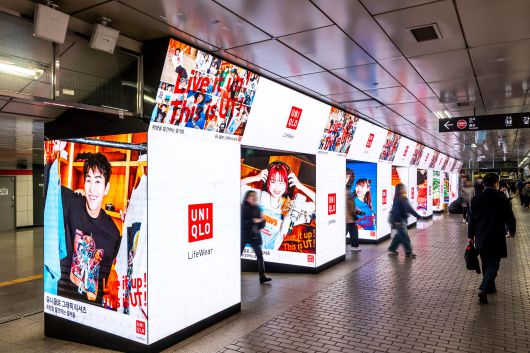 신분당선 강남역 역사 내 설치된 디지털 옥외광고. /이신영 영상미디어 기자