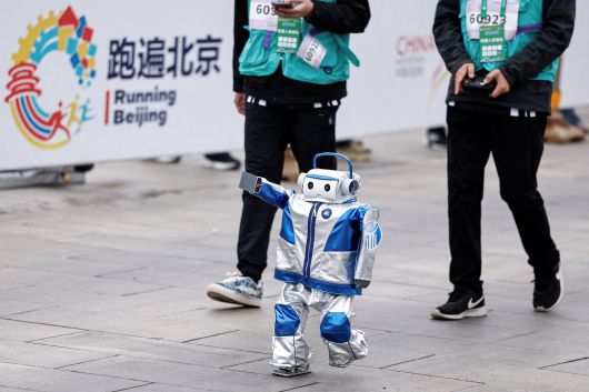베이징 로봇 마라톤 대회에 참가한 '작은 거인'/로이터 연합뉴스