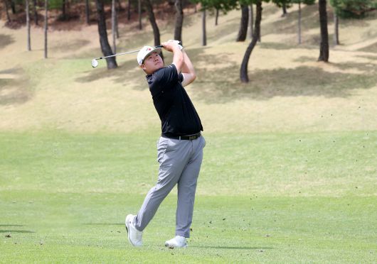 임성재가 23일 파주 서원밸리 컨트리클럽에서 연습라운드를 하고 있다. KPGA투어 우리금융 챔피언십 3연패에 도전한다. /KPGA