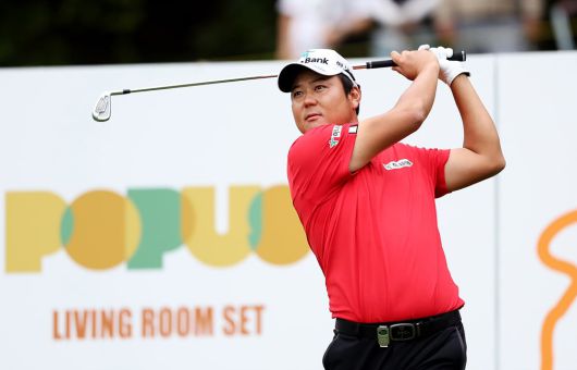 함정우가 경기 여주 페럼골프클럽에서 열린 2023년 KPGA투어 '현대해상 최경주 인비테이셔널' 최종라운드에서 3번홀 아이언샷을 하고 있다. /KPGA