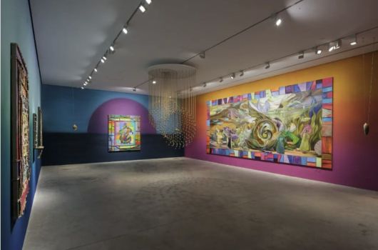 '샤르자 비엔날레 16'에 전시된 '심해의 메아리를 가로지르는 달빛 고백: 당신의 조상은 고래이고, 지구는 모든 것을 기억한다'. /타데우스 로팍 갤러리