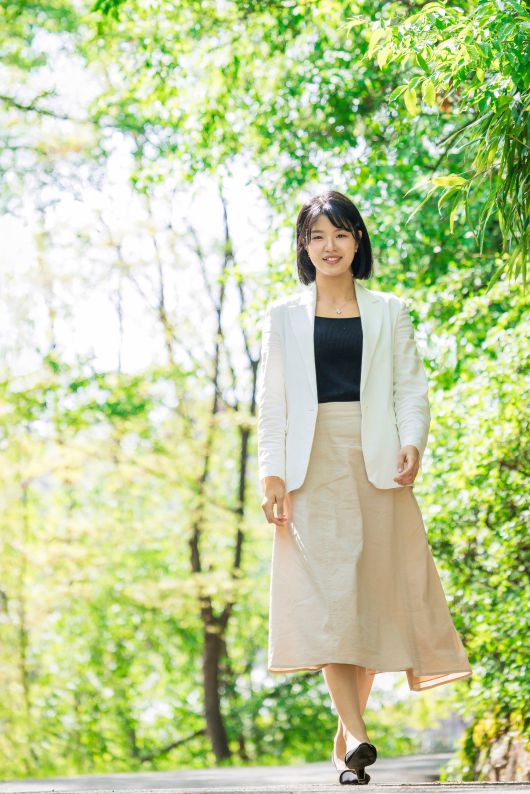 이화여대 캠퍼스를 거닐고 있는 박지원씨. 그가 택한 길이 어떻게 이어질지는 알 수 없다. 다만 택했으니계속 걸어갈 뿐이다. /이건송 영상미디어 기자