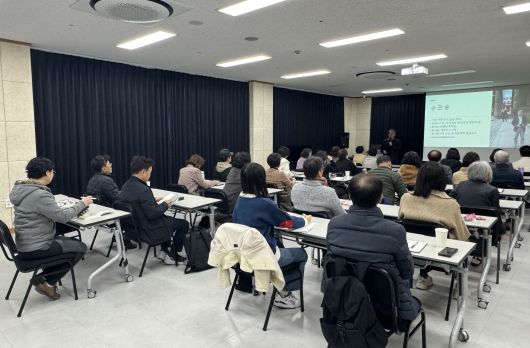 울산광역시 울주문화예술회관에서 열린 ‘나를 찾아 떠나는 인문학 여행’. /손관승 제공