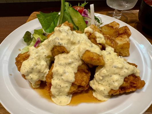 일본 후쿠오카에서 맛볼 수 있는 치킨난반 정식. /에노모토 야스타카