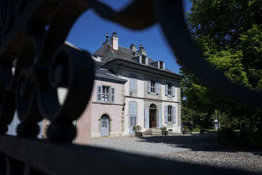 10일 스위스의 유엔 제네바 사무소 주재 스위스 대사관저. 이곳에서 미·중 고위 당국자들이 이날부터 이틀 동안 무역전쟁 완화를 위한 협상을 진행했다./AFP 연합뉴스