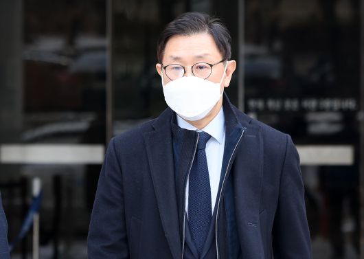 뇌물 수수 혐의로 기소된 김형준 전 부장검사. 김 전 부장검사는 1,2심에 이어 대법원에서도 무죄를 선고받았다. /뉴스1