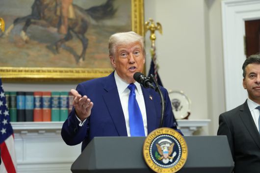 도널드 트럼프 미국 대통령이 12일 백악관에서 발언을 하고 있다. /EPA 연합뉴스