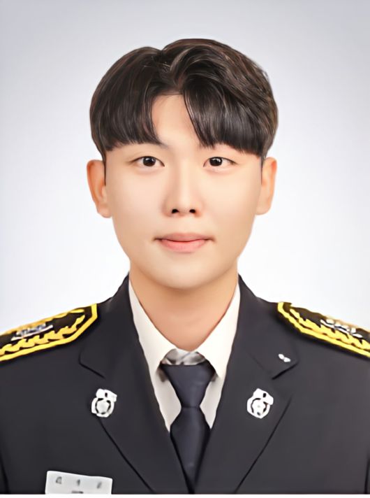 경북 문경 화재 현장에서 구조 작업을 하다 순직한 고 김수광 소방관의 사진. / 경북소방본부