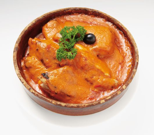 매캐니즈 요리를 대표하는 음식 중 하나인 아프리카 치킨은 식당, 가정마다 다른 레시피에 따라 다양한 맛과 형태가 있다. /마카오관광청