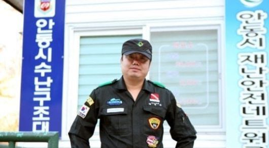 최근 안동댐에서 인양된 변사체의 신원이 2010년 8월 실종된 안동 Y학교 A교감으로 밝혀졌다. 수심 30m에서 시신을 발견한 전 (사)경북수난구조대 대장 백민규씨. /경북수난구조대