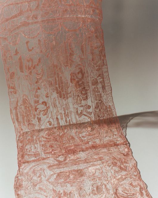 2025 로에베 공예상 특별상 수상작. 인도 수막쉬 싱 스튜디오의 'Monument'. copper and nylon, 10 × 500 × 2640 mm. 2024. /로에베 재단 제공