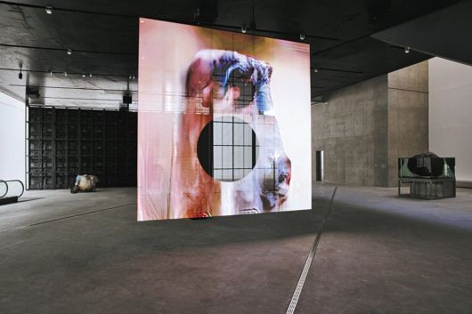 서울 용산구 한남동 리움미술관에서 27일부터 열리는 프랑스 작가 피에르 위그의 아시아 최초 개인전 '리미널'(2025) 전시 전경. 신작 '리미널'(2024-진행) '카마타'(2024-진행) '이디엄'(2024-진행)과 대표작 '휴먼 마스크'(2014) '오프스프링'(2018) 등을 포함 총 12작품을 선보이는 이번 전시는 이탈리아 럭셔리 브랜드 보테가 베네타의 후원으로 진행된다. /리움미술관 제공, 사진: LESS 레스