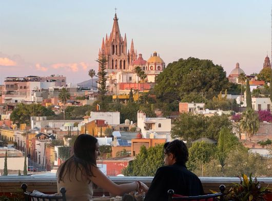 멕시코 산 미겔 데 아옌데(San Miguel de Allende) 루프탑. 도시 전체가 유네스코 문화유산으로 지정될 만큼 아름다운 경관을 자랑한다. /박진배