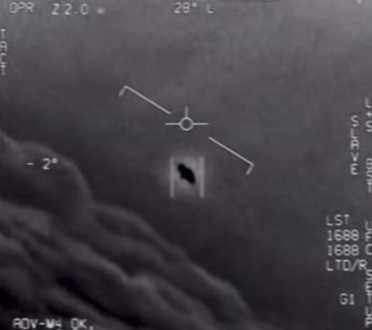지난 2020년 4월 26일 미국 해군 전투기가 포착한 미확인 비행현상(Unidentified Aerial Phenomena·UAP) 영상 캡처. /미 국방부