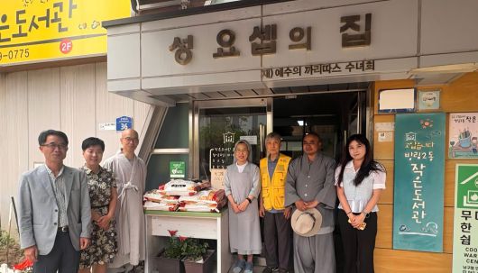 지난 12일 광주 남구 방림동 소재 성요셉 사랑의 식당에서 문빈정사와 자비신행회가 마련한 사랑의 후원 행사가 열렸다. /오영순 광주 남구 의원 페이스북