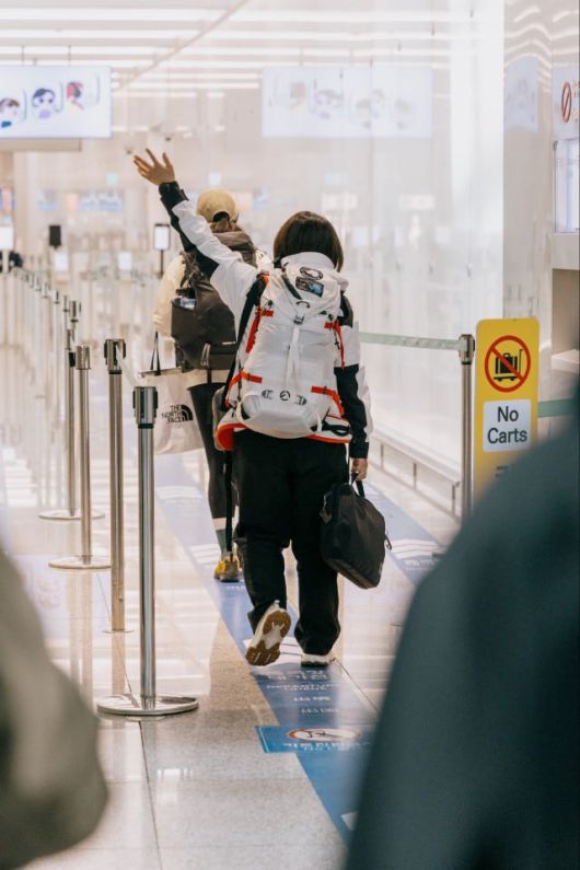 ‘걱정 마시라!’ 보내는 이들이 내 뒷모습을 끝까지 지켜볼 것만 같아 일부러 뒤돌아보지 않았다. /노스페이스