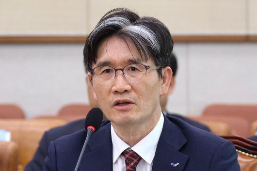 오동운 고위공직자범죄수사처장이 4월 30일 오후 서울 여의도 국회에서 열린 법제사법위원회 전체회의에 출석해 의원 질의에 답하고 있다./뉴스1