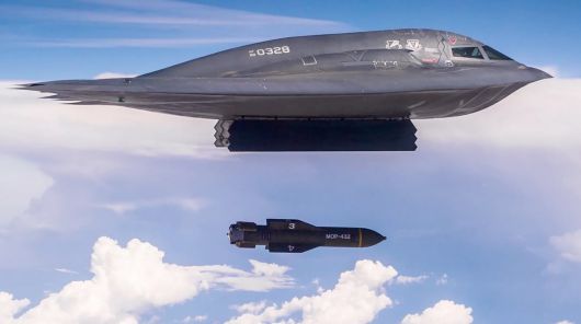 2023년 5월에 공개된 B-2 스텔스 폭격기의 GBU-57 투하 훈련 모습