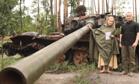 우크라이나 전쟁 지역을 찾은 미치 퍼듀. /미치퍼듀닷컴