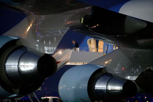 17일 도널드 트럼프 대통령이 캐나다 G7정상회의에 서 메릴랜드주 앤드류스 합동 기지로 도착하고 있다./AP 연합뉴스