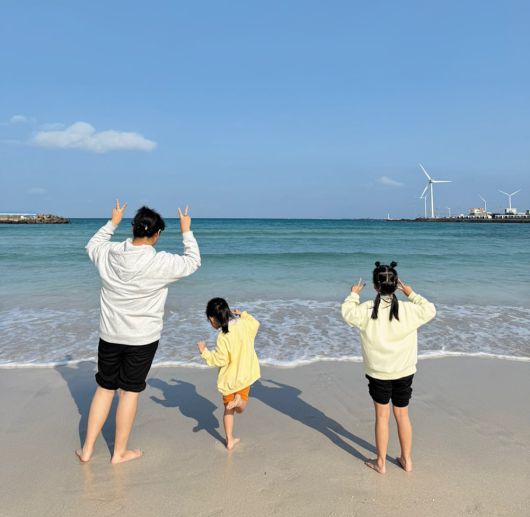 학대 피해 아동들이 원가정 복귀 전 '가족 재결합 프로그램'에 참여해 즐거운 한때를 보내는 모습. /신한금융그룹·굿네이버스 제공