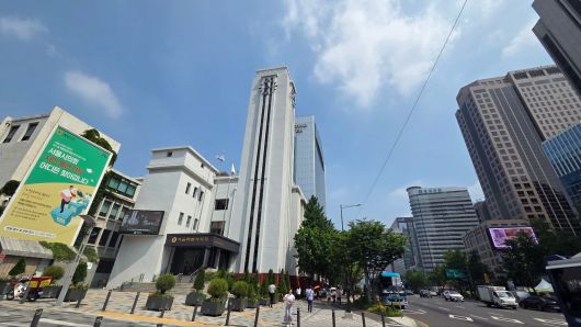 2023년 8월 옛 부민관 건물에 있던 3면 대시계를 복원한 서울시의회./김기철기자