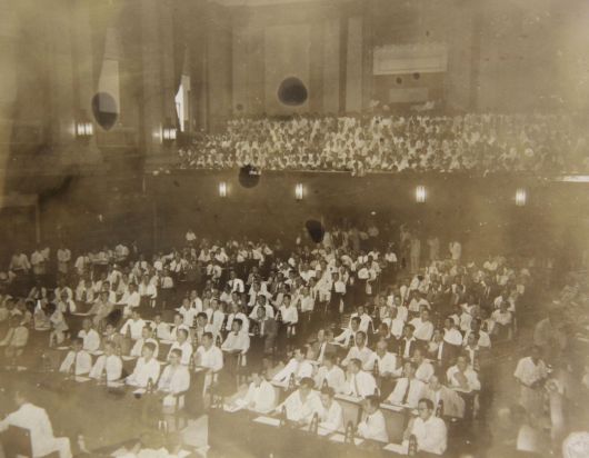 1948년 7월 20일 정·부통령을 선출하기 위해 모인 국회의원들의 모습. 이 제헌국회는 조사, 기소, 재판까지 반민특위를 주도했다. /국사편찬위원회