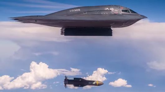 미 공군의 B-2 폭격기가 벙커버스터(GBU-57) 폭탄을 투하하고 있는 모습. /미 공군