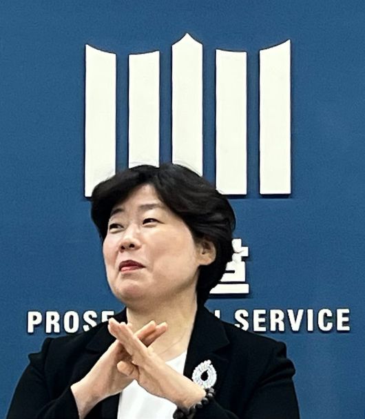 내란 특검팀 박지영 특검보가 24일 오후 서울 서초구 서울고검 기자실에서 브리핑을 하고 있다./뉴스1