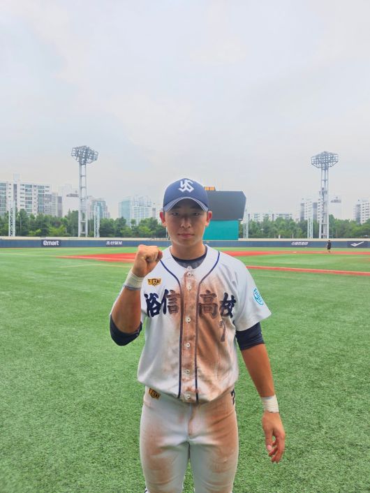 28일 제80회 청룡기 1회전에서 맹활약한 유신고 4번 타자 이강민./배준용 기자