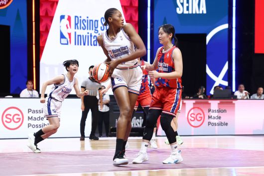 29일 싱가포르에서 열린 NBA 라이징스타 인비테이셔널 결승에서 온양여고와 일본 교토 세이카 고교가 경기를 펼치고 있다 /NBA 아시아