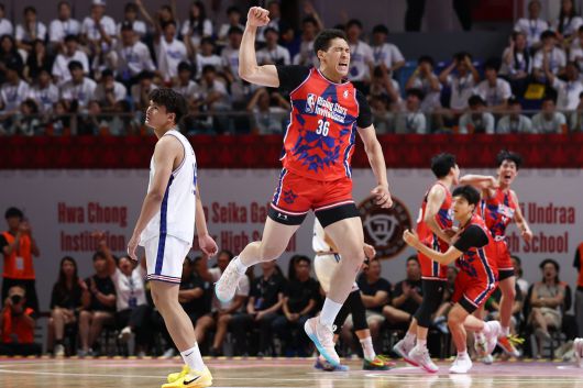 29일 싱가포르에서 열린 NBA 라이징스타 인비테이셔널 결승에서 용산고의 에디 다니엘이 득점 뒤 포효하고 있다. /NBA 아시아